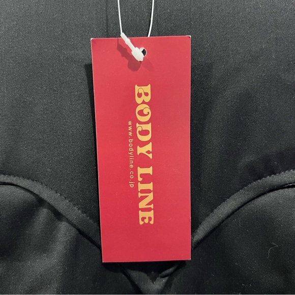 Bodyline Japan Black Cosplay Cape with Chain and Crosses NWT Medium - Picture 7 of 9